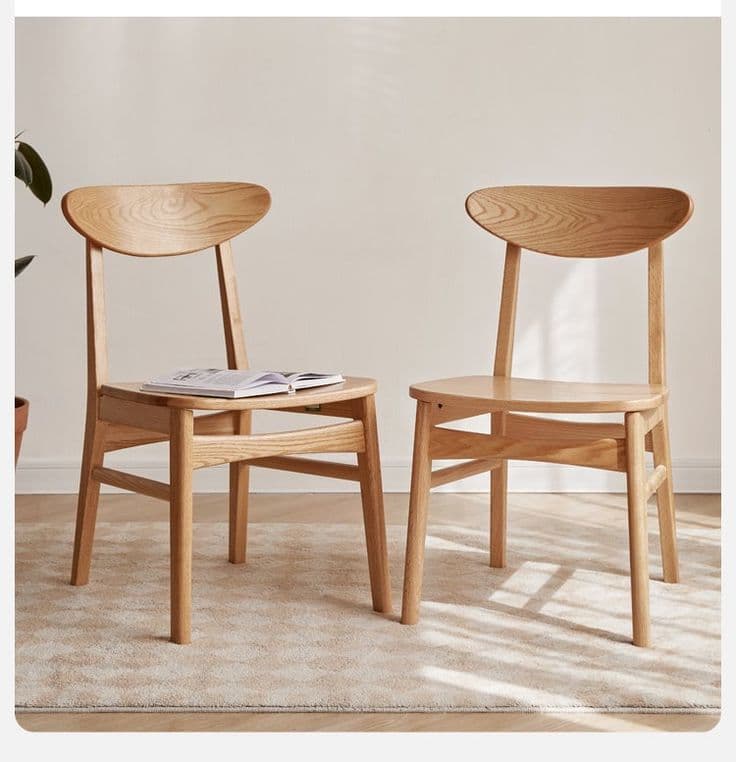 صندلی چوبی کلاسیک با طراحی اصیل داخلی